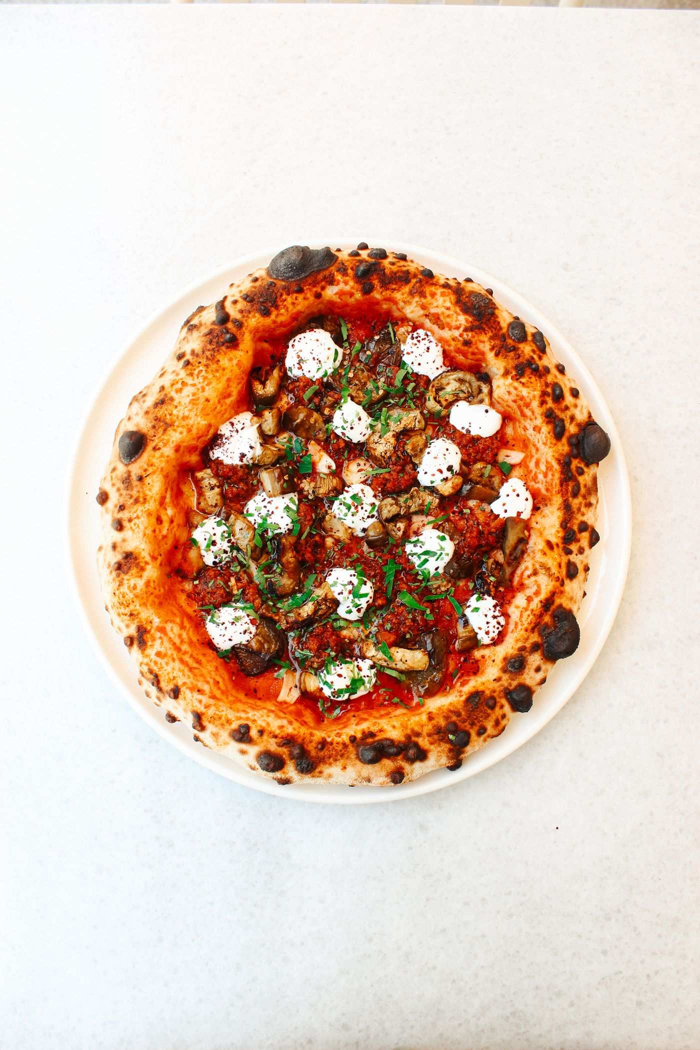 White Pizza with Ricotta and Garlic — photo 1