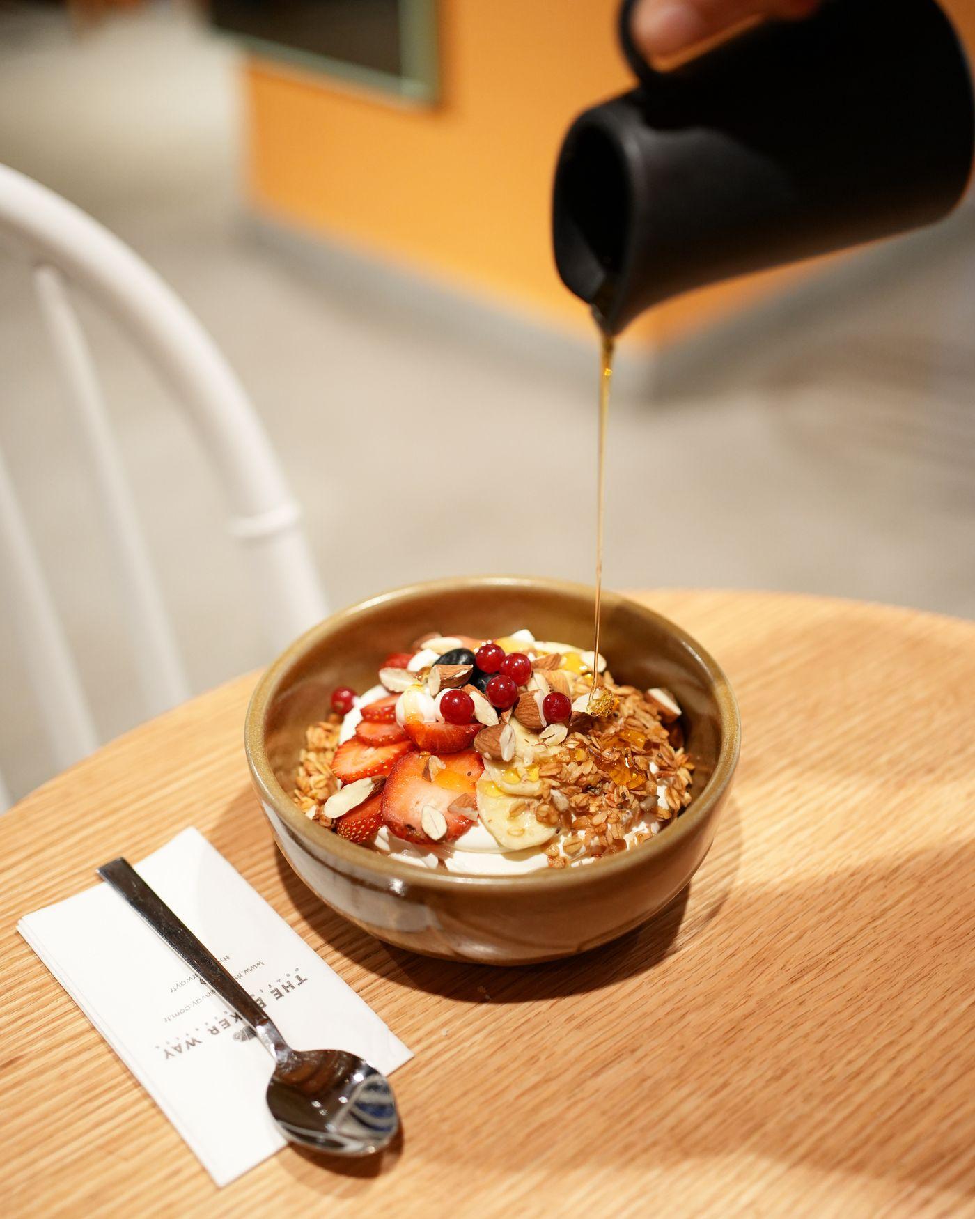 Greek Yoghurt Bowl with Nuts and Berries